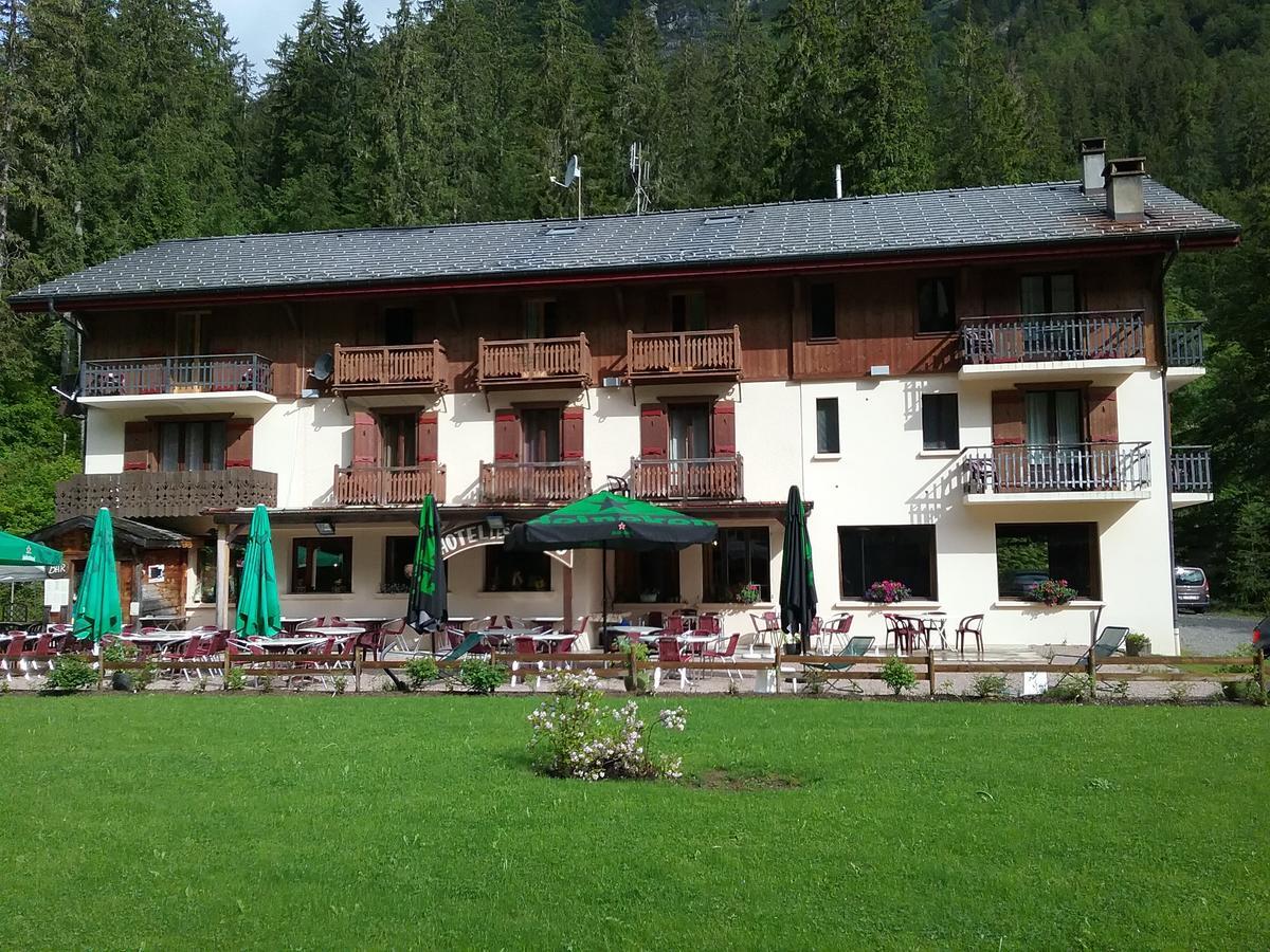 Logis Hotel Les Sapins Montriond Exterior foto